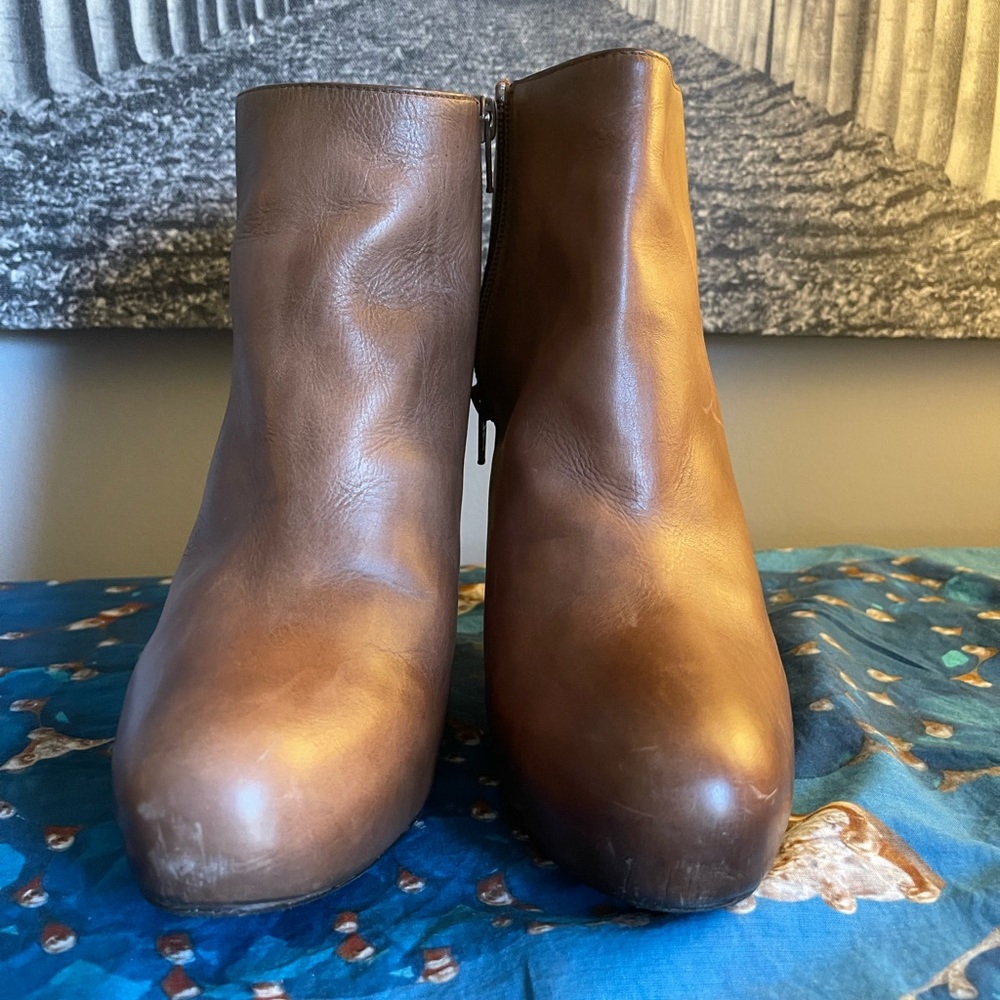 Stuart Weitzman brown leather booties